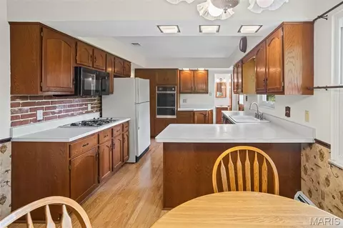 Kitchen - 9 Beth Ann Dr, Belleville, IL 62221 photo 2 of 5