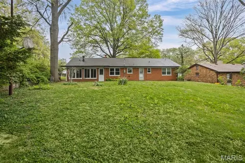 Exterior - 9 Beth Ann Dr, Belleville, IL 62221 photo 2 of 7
