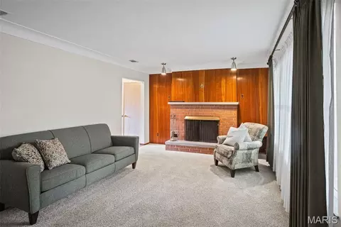 Living - 9 Beth Ann Dr, Belleville, IL 62221 photo 1 of 5