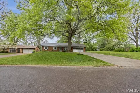 Exterior - 9 Beth Ann Dr, Belleville, IL 62221 photo 3 of 7