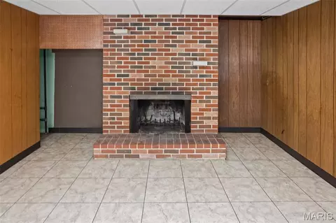Living - 9 Beth Ann Dr, Belleville, IL 62221 photo 5 of 5