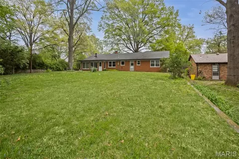 Exterior - 9 Beth Ann Dr, Belleville, IL 62221 photo 5 of 7