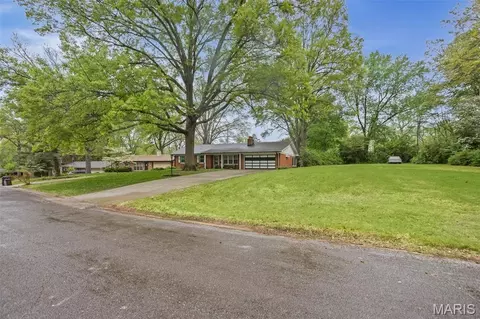 Exterior - 9 Beth Ann Dr, Belleville, IL 62221 photo 4 of 7