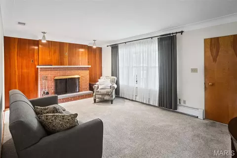 Living - 9 Beth Ann Dr, Belleville, IL 62221 photo 2 of 5