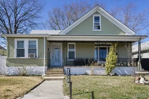4605 Ray Ave, Saint Louis, MO 63116