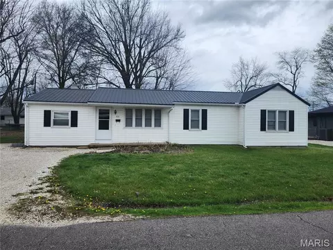915 W Maple St, Bowling Green, MO 63334