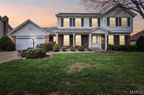 16 Huntington Pkwy, Saint Charles, MO 63301