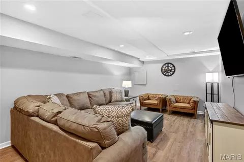 Living - 863 Emerald Oaks Ct, Eureka, MO 63025 photo 4 of 4