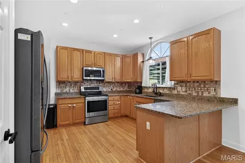 Kitchen - 863 Emerald Oaks Ct, Eureka, MO 63025 photo 1 of 4