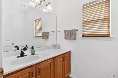 Bath - 863 Emerald Oaks Ct, Eureka, MO 63025 photo 1 of 5