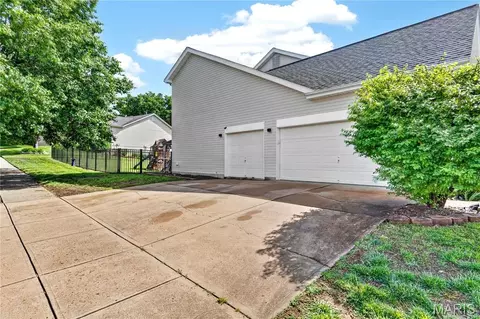 Exterior - 863 Emerald Oaks Ct, Eureka, MO 63025 photo 4 of 5