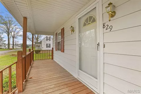 Exterior - 829 Edward St, Saint Libory, IL 62282 photo 3 of 8