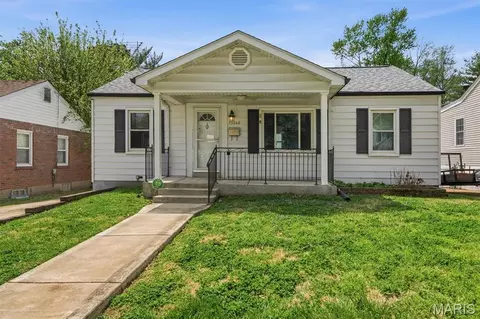 10346 Saint Henry Ln, Saint Ann, MO 63074