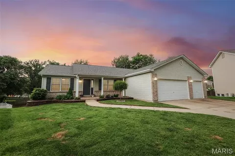 1433 Sportsmans Ct, O'fallon, MO 63366