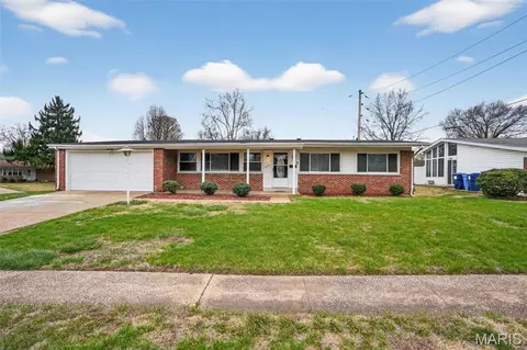 2670 Northridge Pl, Florissant, MO 63033
