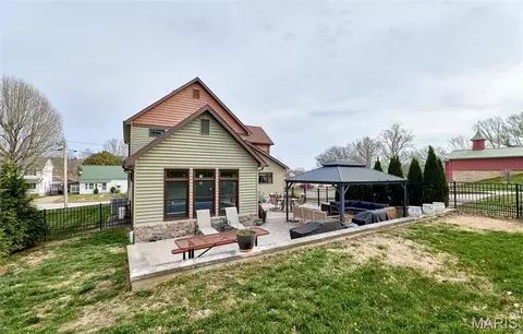 Exterior - 416 W 12th St, Hermann, MO 65041 photo 10 of 13