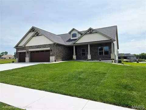 3740 Golfview Cir, Shiloh, IL 62221