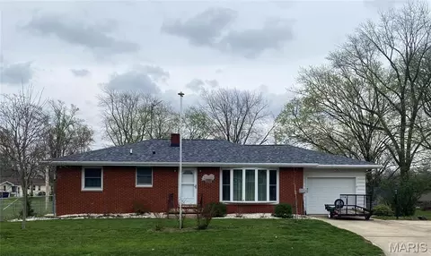 606 Shannon Dr, Greenville, IL 62246