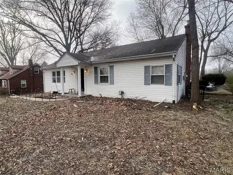 886 Prigge Rd, Saint Louis, MO 63138