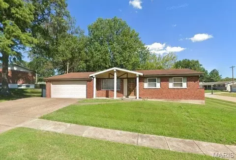 2652 Carousel Dr, Saint Louis, MO 63125