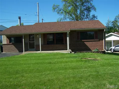 11200 Fawnway Dr, Saint Louis, MO 63126