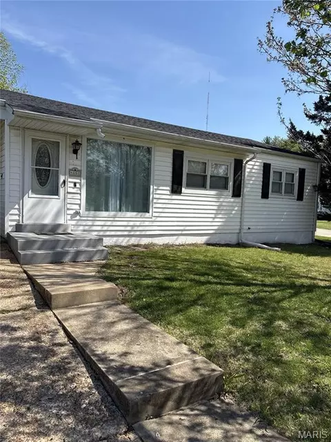 4001 Redland Dr, Saint Louis, MO 63125