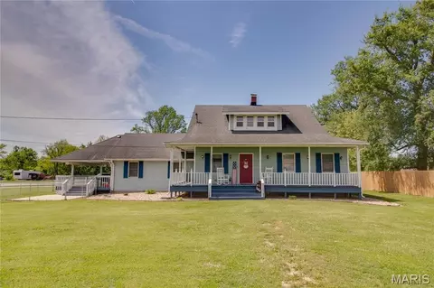 944 Albers Ln, Bethalto, IL 62010