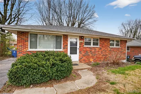 1146 Reale Ave, Saint Louis, MO 63138