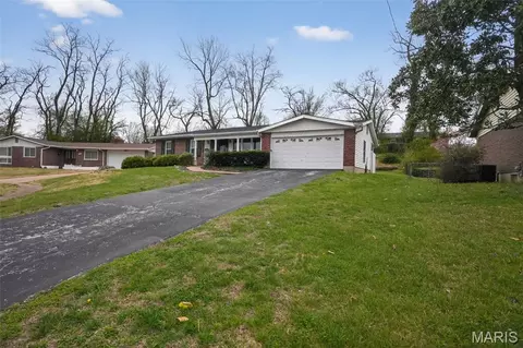 912 Cheri Heights Ct, Saint Louis, MO 63135