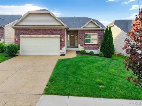 1247 Emerald Gardens Dr, Saint Peters, MO 63376