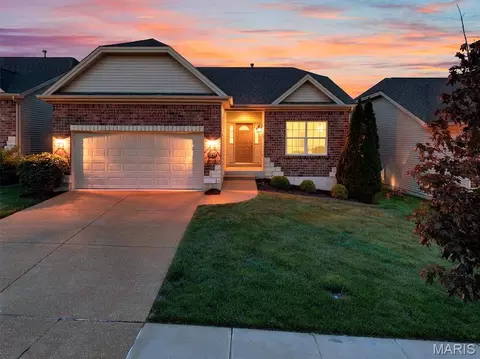 1247 Emerald Gardens Dr, Saint Peters, MO 63376