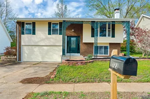 723 Westglen Village Dr, Ballwin, MO 63021