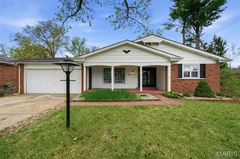 2975 Dover Dr, Florissant, MO 63033