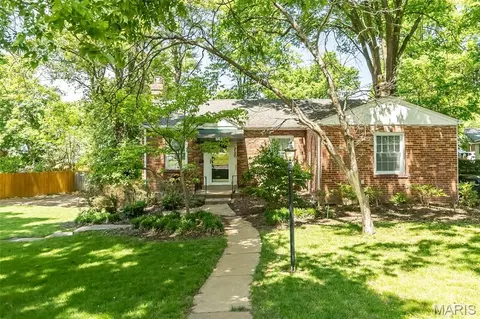 601 Woodard Dr, Saint Louis, MO 63122