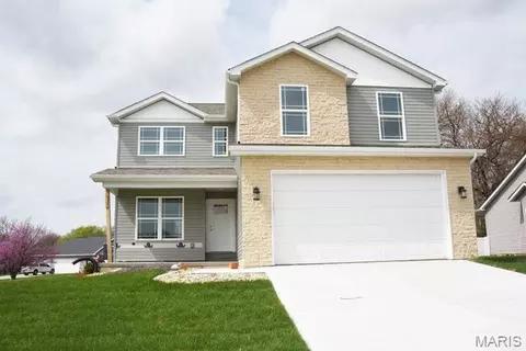 3160 Birmingham Dr, Glen Carbon, IL 62034