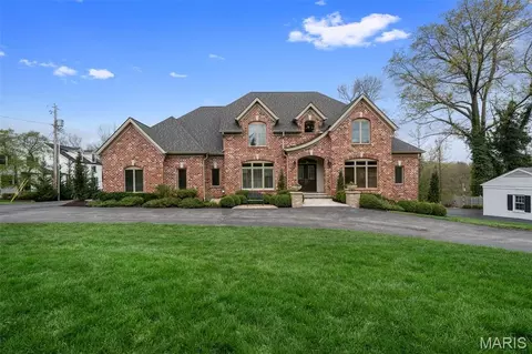 511 S Warson Rd, Ladue, MO 63124