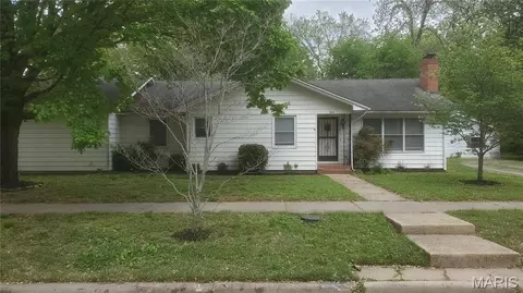 304 E Cypress St, Charleston, MO 63834