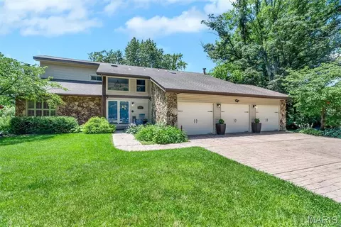 320 Jubaka Dr, Fairview Heights, IL 62208