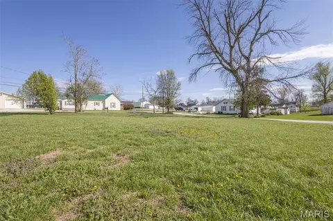 309 E Jefferson St, Perry, MO 63462 photo 2