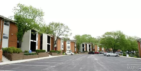 1953 Greenglen Dr #303, Saint Louis, MO 63122