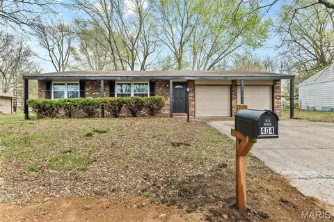 404 Country Meadow Ln, Belleville, IL 62221