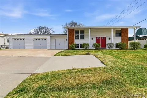 1342 Caulks Hill Rd, Saint Charles, MO 63304