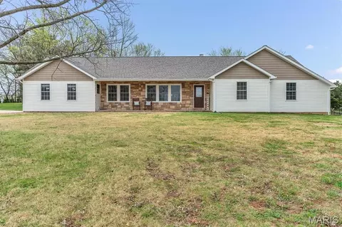 21 Oak Knoll Dr, Saint Charles, MO 63304