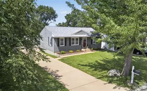 10949 Coral Ridge Dr, Saint Louis, MO 63123