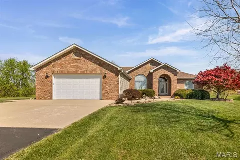 9 Fawn Valley Dr, Moro, IL 62067