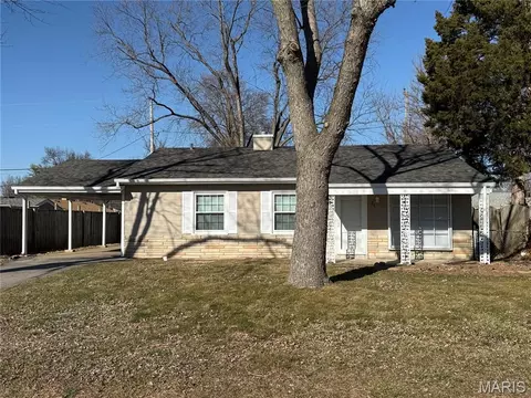 26 Jamaica Dr, Saint Peters, MO 63376
