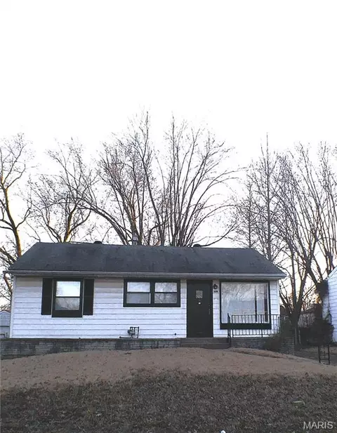 338 Lancashire Rd, Saint Louis, MO 63137