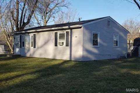 121 E Pershing St, Troy, MO 63379