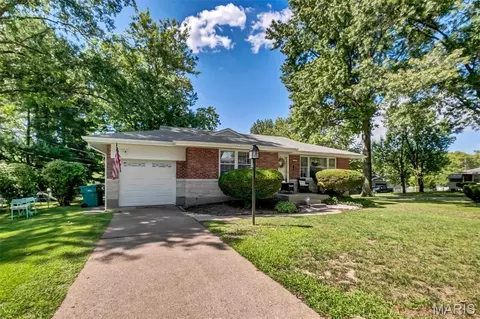 10307 Seaton Dr, Saint Louis, MO 63137