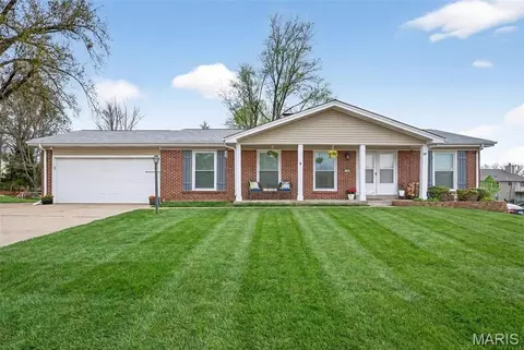 33 Ayrshire Rd, Saint Charles, MO 63303
